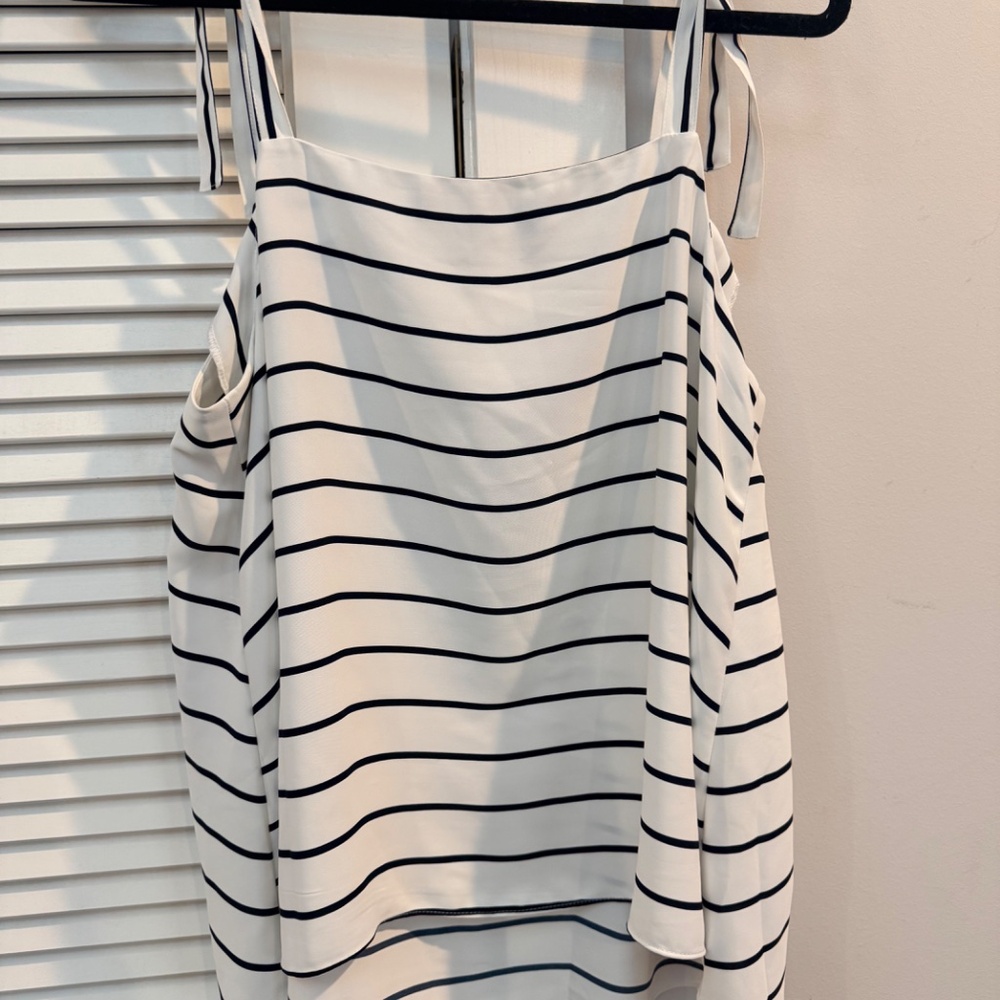 Banana Republic swing tank - Picture 5 of 6
